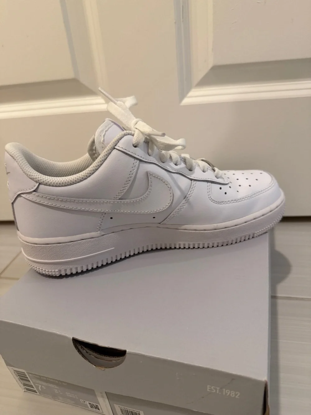 Nike women’s AF1 Air Force ones ‘07 - Picture 10 of 15